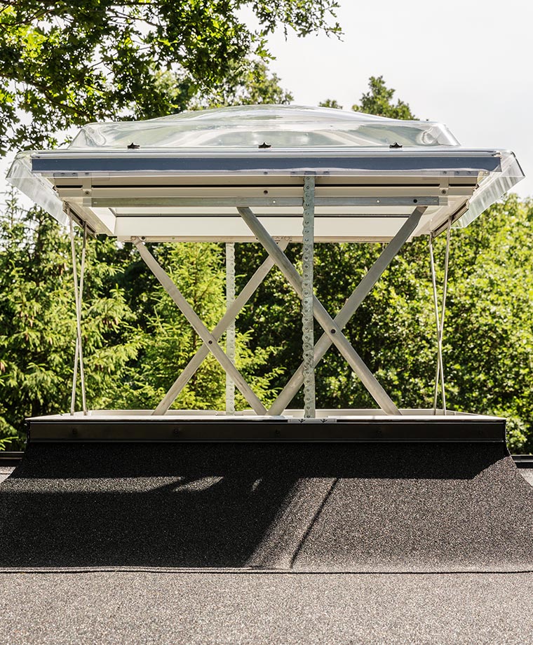 Smoke vent with glazing